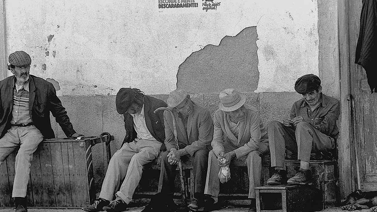 «Quando éramos só nós» é um livro de fotografia que mostra Olhão entre 1970 e 1990 pela objetiva do fotógrafo local Luís Torres.