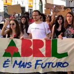 Os 50 anos do 25 de Abril foram assinalados em Faro com um desfile que juntou inúmeras pessoas na cidade, momento que a DORAL do PCP descreve como prova de que «Abril está vivo e significa luta e ação».