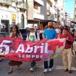 Os 50 anos do 25 de Abril foram assinalados em Faro com um desfile que juntou inúmeras pessoas na cidade, momento que a DORAL do PCP descreve como prova de que «Abril está vivo e significa luta e ação».