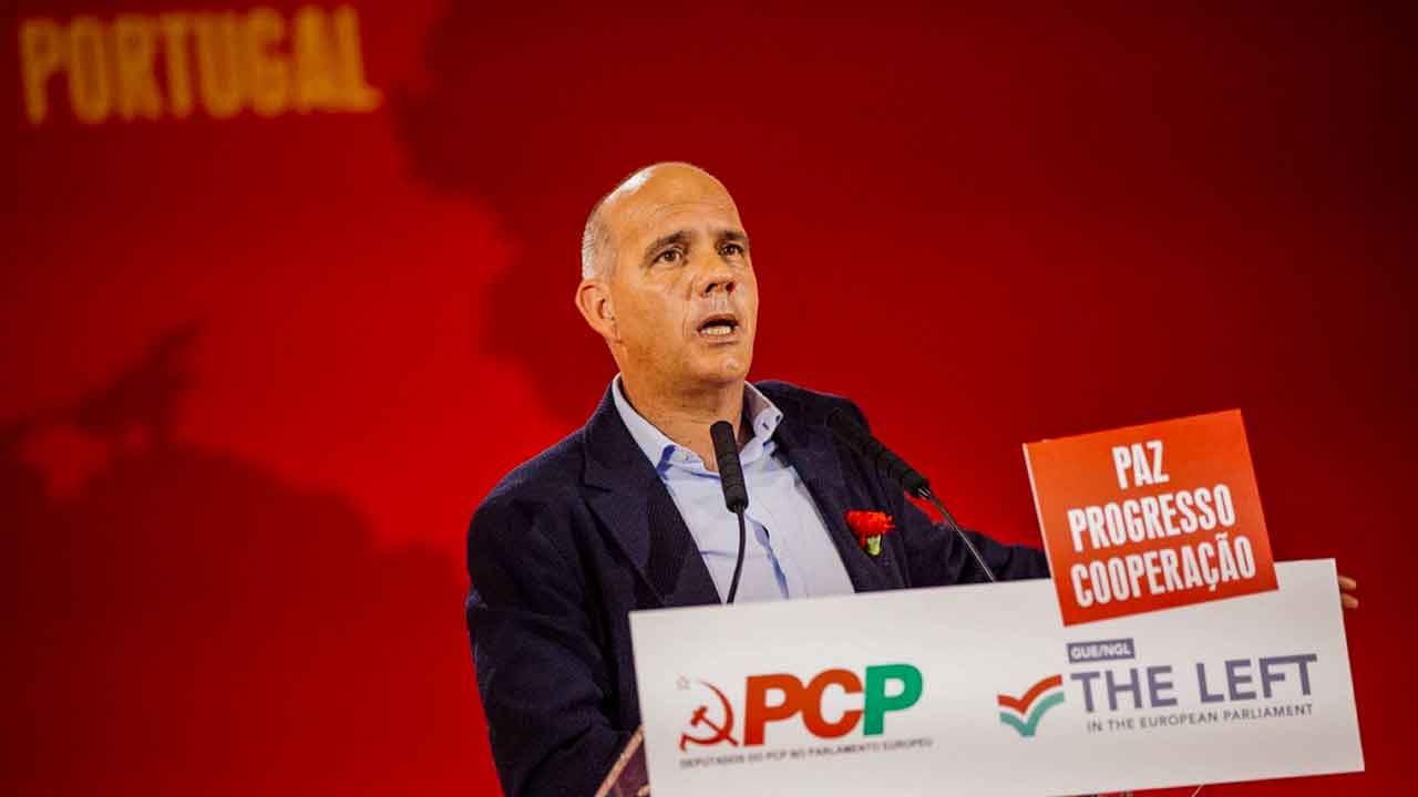 O secretário-geral do PCP, Paulo Raimundo, considerou que o governo já está, com as suas políticas, «a desfazer ilusões» a quem exigia mudança, afirmando que o executivo só trará uma resposta «inspirada nos anos da Troika».