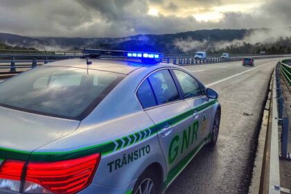 De acordo com os últimos dados provisórios, a Operação Páscoa da GNR já totalizou 827 acidentes, dois mortos, 10 feridos graves e 240 feridos ligeiros entre as 00h00 de quinta-feira e as 23h59 de domingo.