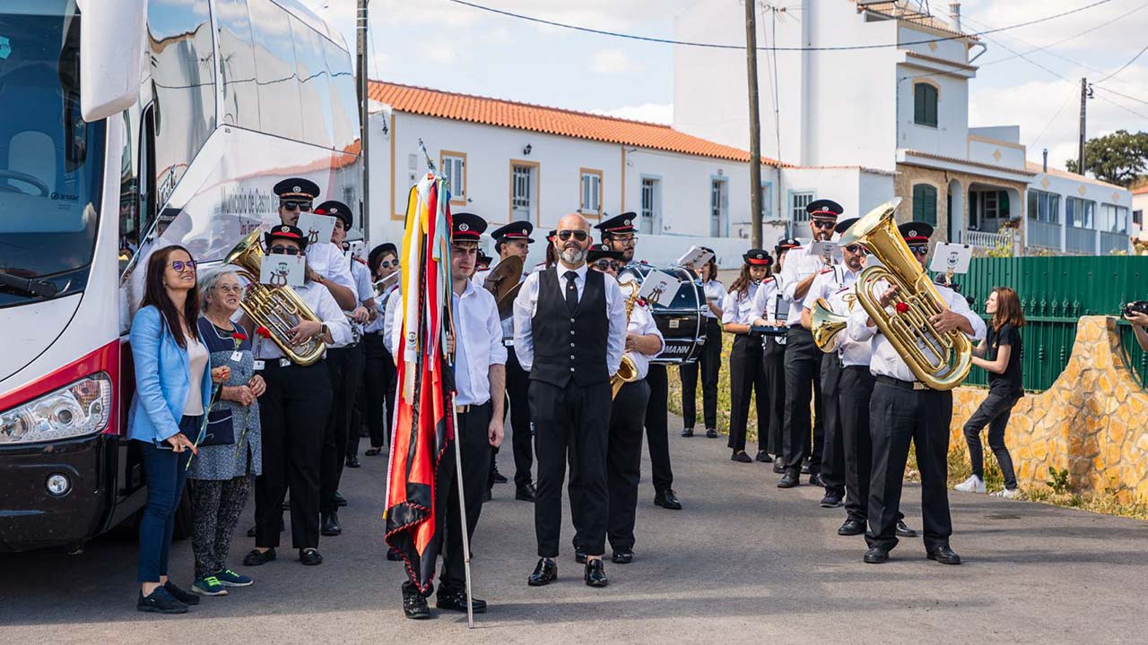 Câmara Municipal de Castro Marim abre rede de abastecimento de água em Pisa Barro durante as comemorações do 25 de Abril.