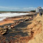 Intempérie fez desaparecer o areal da Praia do Forte Novo, em Quarteira. Administração de Região Hidrográfica (ARH) do Algarve/ Agência Portuguesa do Ambiente (APA) aguardam aprovação de candidatura para repor areais.