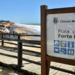 Intempérie fez desaparecer o areal da Praia do Forte Novo, em Quarteira. Administração de Região Hidrográfica (ARH) do Algarve/ Agência Portuguesa do Ambiente (APA) aguardam aprovação de candidatura para repor areais.