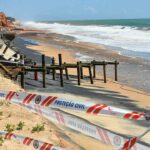 Intempérie fez desaparecer o areal da Praia do Forte Novo, em Quarteira. Administração de Região Hidrográfica (ARH) do Algarve/ Agência Portuguesa do Ambiente (APA) aguardam aprovação de candidatura para repor areais.