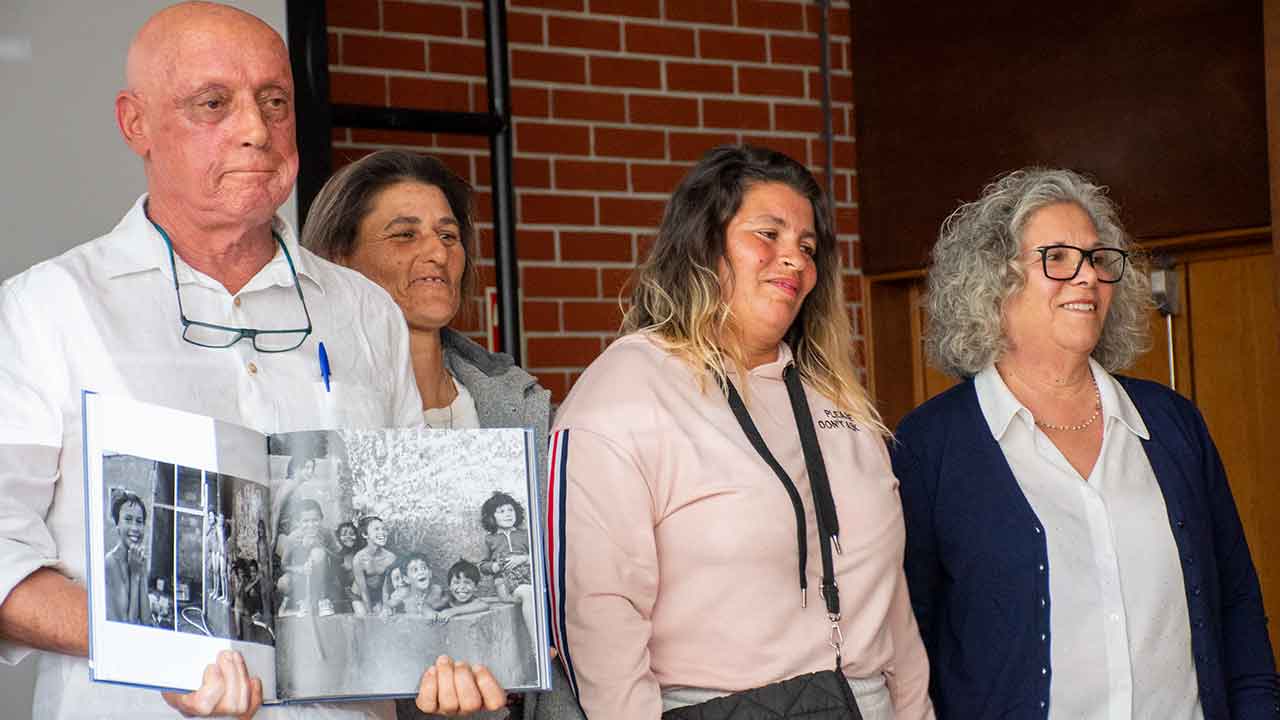 Apresentação do livro de fotografia «Quando éramos só nós», de Luís Torres, no Auditório Municipal de Olhão teve casa cheia de pessoas, memórias e emoções.