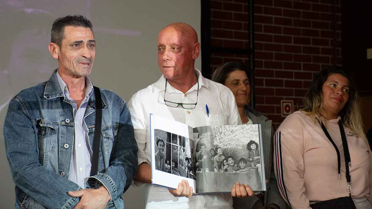 Apresentação do livro de fotografia «Quando éramos só nós», de Luís Torres, no Auditório Municipal de Olhão teve casa cheia de pessoas, memórias e emoções.