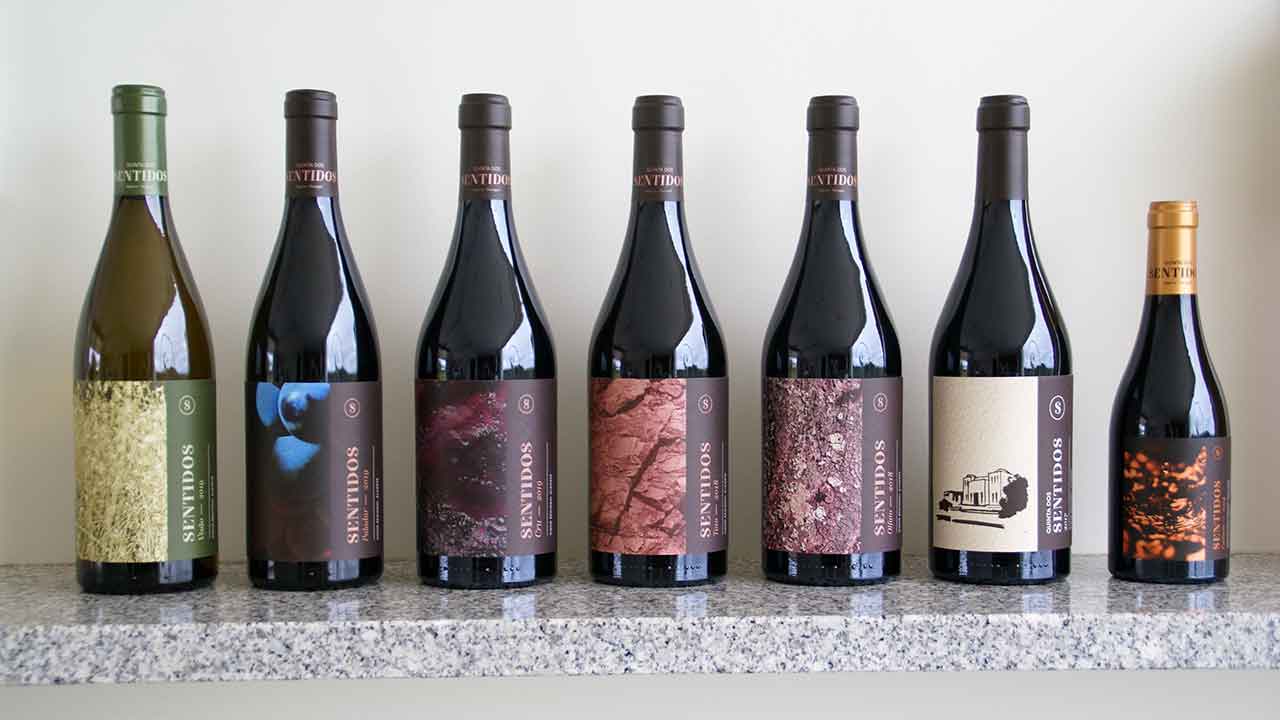 A Quinta dos Sentidos é uma vasta herdade algarvia que produz vinhos excecionais, azeite delicioso e uma variedade extraordinária de frutas, junto ao Arade, em Silves.