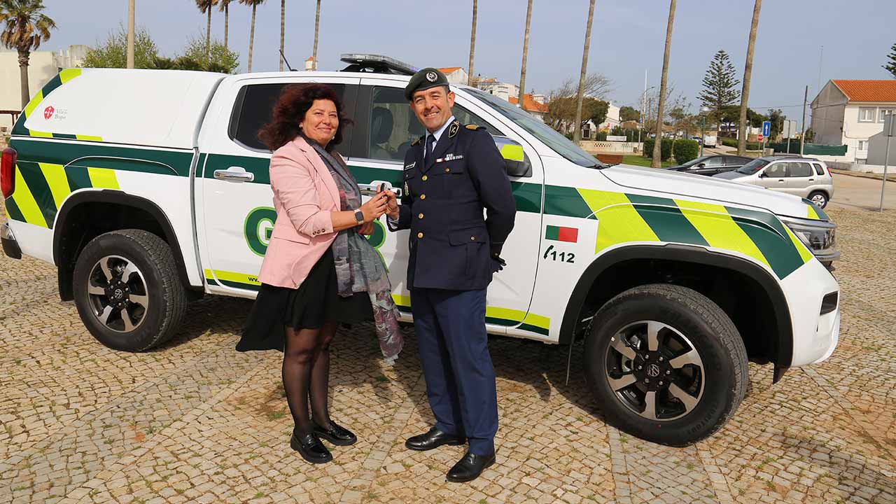 O Posto Territorial da Guarda Nacional Republicana (GNR) de Vila do Bispo recebeu uma viatura ligeira 4x4, a título gratuito, por parte da autarquia, com o objetivo de proteger a população mais desprotegida.