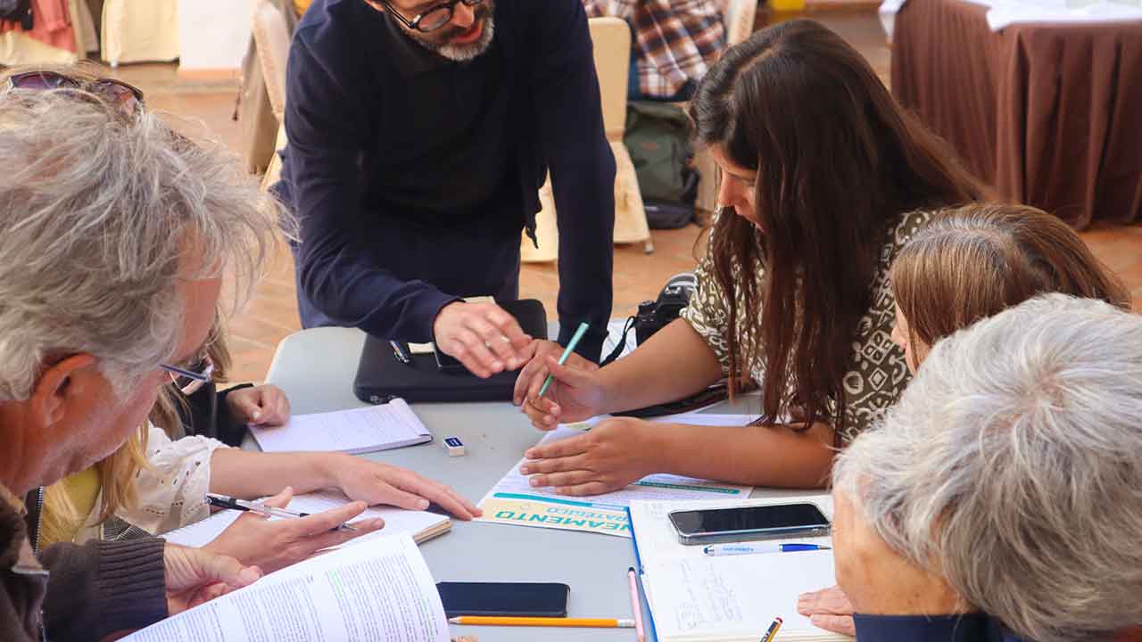 Um grupo de 30 especialistas debateu o futuro das Alagoas Brancas, em Lagoa, que tem a riqueza botânica equivalente a «uma mini Doñana».