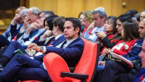 As comemorações do cinquentenário do 25 de Abril de 1974 em Albufeira juntaram para cima de um milhar de pessoas, informou hoje o município.