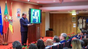 As comemorações do cinquentenário do 25 de Abril de 1974 em Albufeira juntaram para cima de um milhar de pessoas, informou hoje o município.