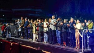 As comemorações do cinquentenário do 25 de Abril de 1974 em Albufeira juntaram para cima de um milhar de pessoas, informou hoje o município.