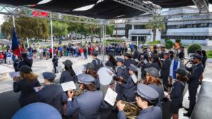 As comemorações do cinquentenário do 25 de Abril de 1974 em Albufeira juntaram para cima de um milhar de pessoas, informou hoje o município.