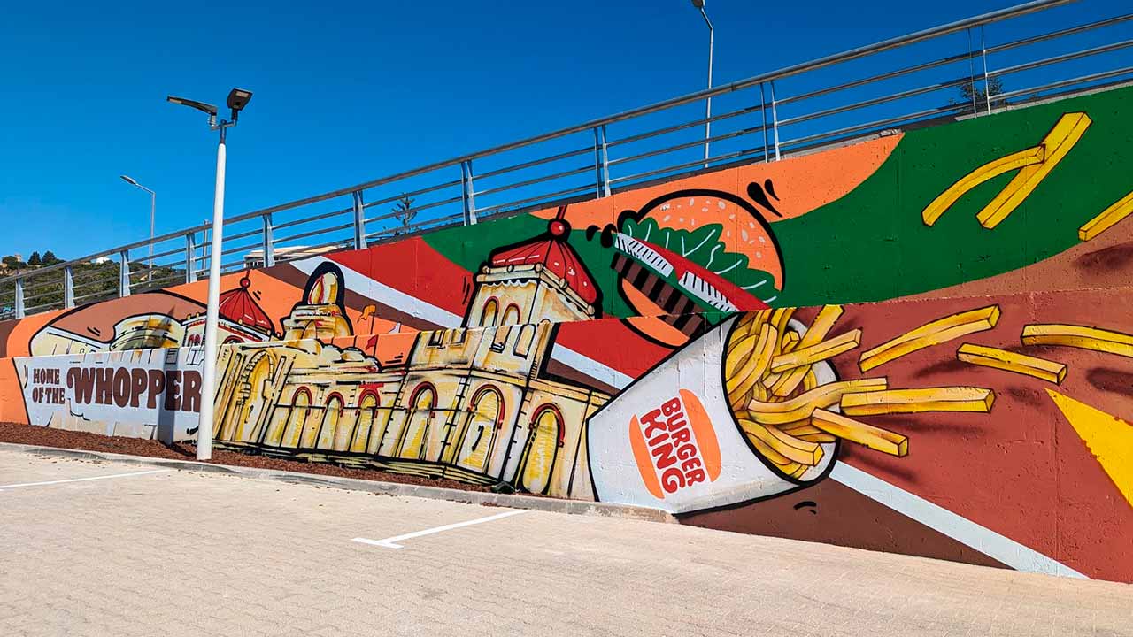 Há um novo restaurante da cadeia Burger King em Loulé, perto do MAR Shopping, tratando-se do segundo no concelho e o 13.º na região.