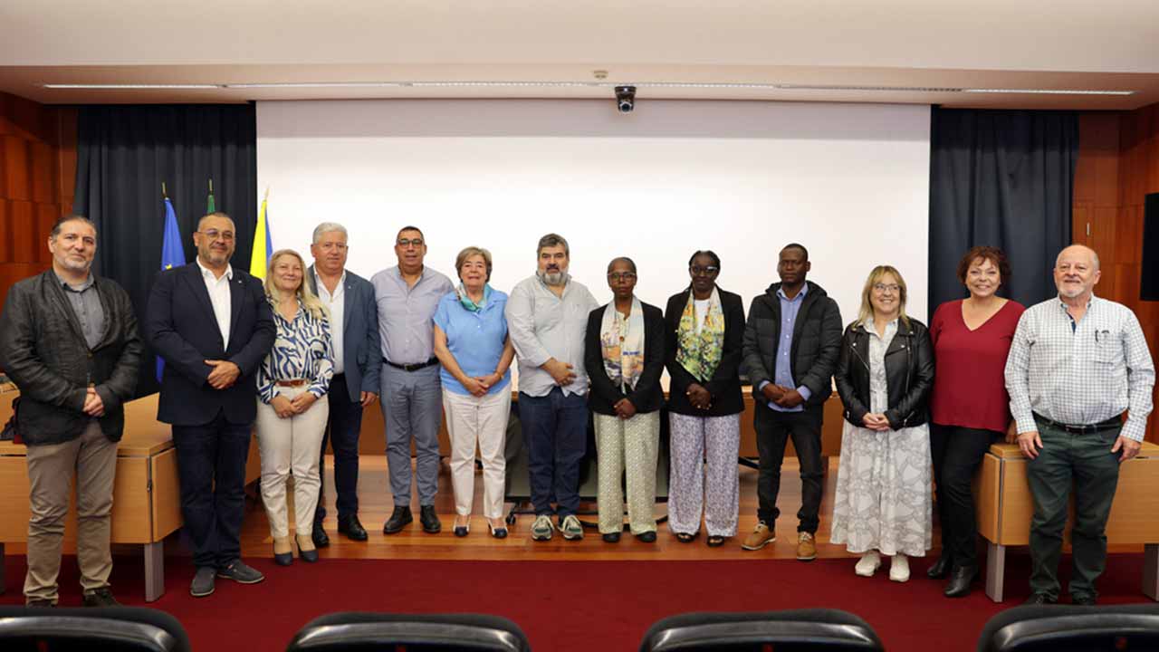 Uma comitiva da Assembleia Municipal de Calheta de São Miguel, Ilha de Santiago, em Cabo Verde, visitou o município de Lagos para conhecer o concelho e inteirar-se da forma de trabalho do funcionamento do órgão municipal português.