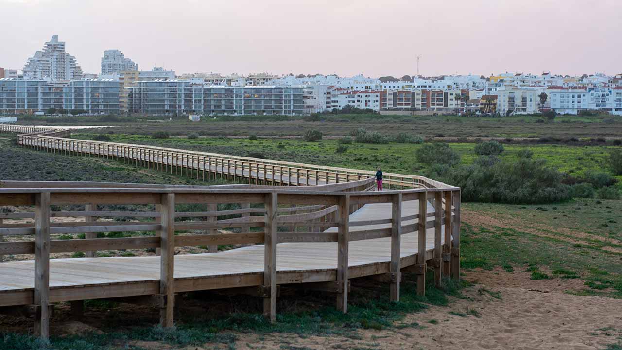 Armação de Pêra e Praia Grande nascente já estão ligadas pela Ciclovia / Ecovia de Silves, numa obra de 1,6 milhões de euros a ser inaugurada no dia 10 de maio.