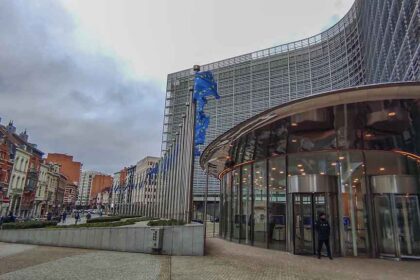 A União Europeia (UE) através da perspectiva portuguesa. De que outra forma poderíamos debater a Europa ou o mundo?