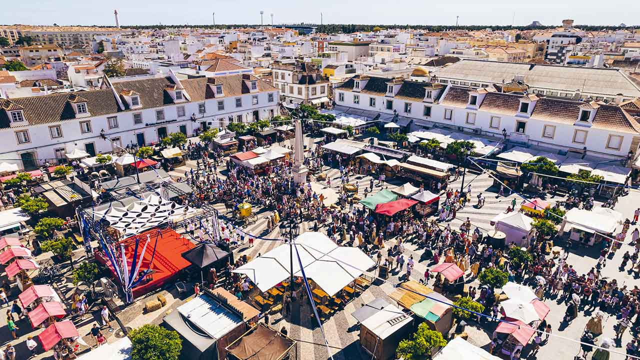 As ruas de Vila Real de Santo António (VRSA) vão nos próximos três dias regressar ao século XVIII, na segunda edição do Festival Histórico Setecentista.