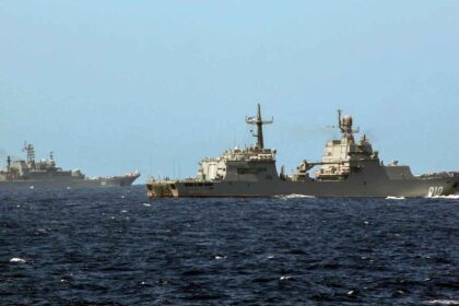 A Marinha Portuguesa acompanhou uma força naval da Federação Russa que efetuou trânsito nos espaços marítimos sob responsabilidade nacional.