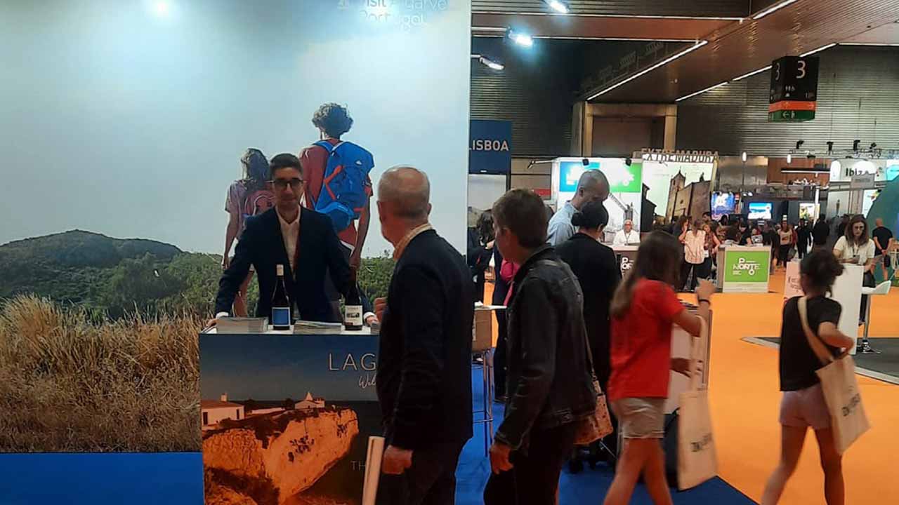 A feira de promoção turística ExpoVacaciones voltou a contar com a presença de um stand de Lagoa, onde o município apresentou o Enoturismo, o Sol & Mar, a Gastronomia e os Produtos Locais do concelho.