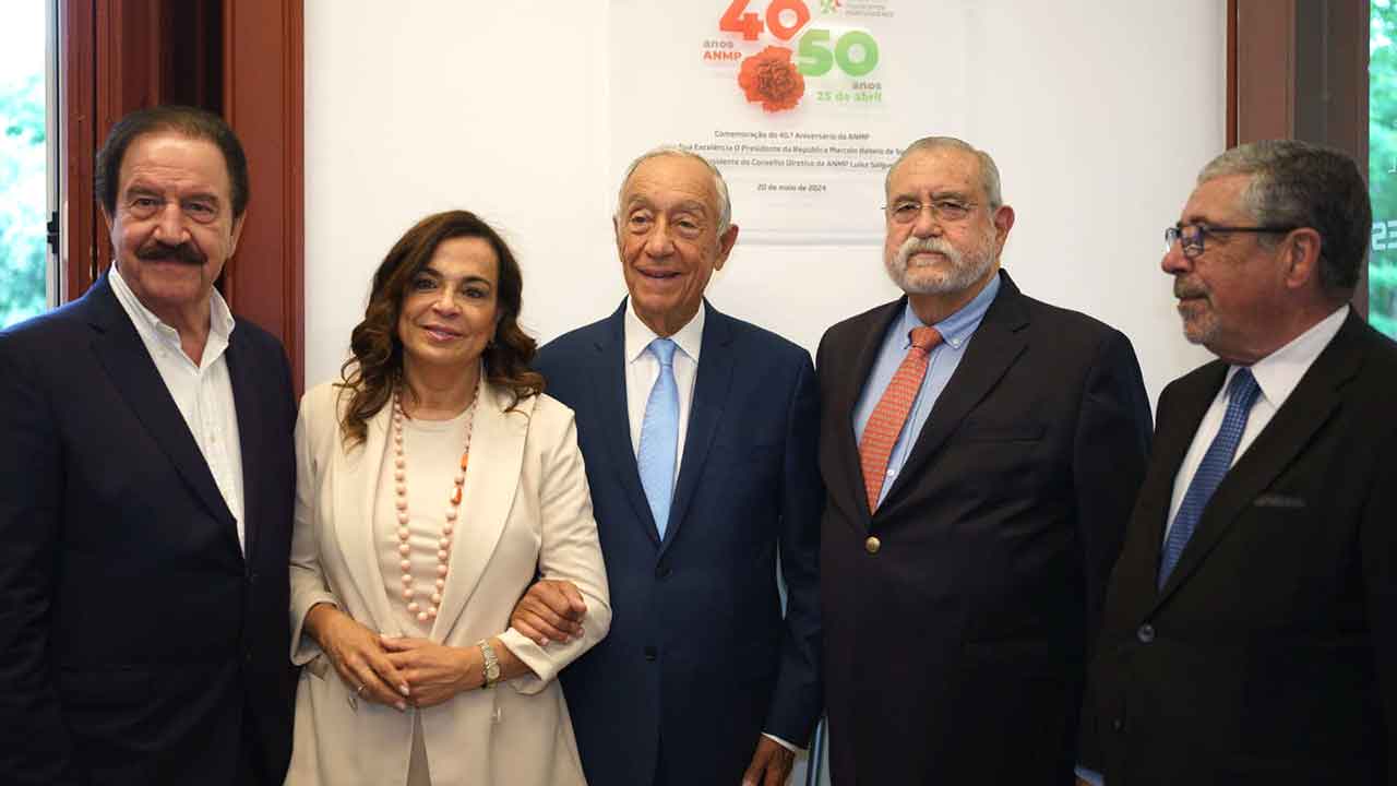 A presidente da Associação Nacional de Municípios Portugueses (ANMP), Luísa Salgueiro, propôs hoje uma nova Lei das Finanças Locais.