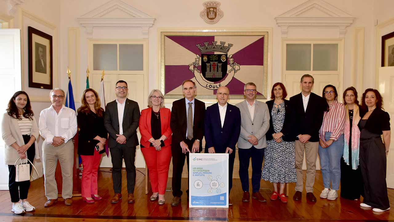 O município celebrou um protocolo, na sexta-feira, dia 10 de maio, com a Direção-Geral do Consumidor com vista à criação do CIAC - Centro de Informação Autárquico ao Consumidor de Loulé, integrado no Serviço Municipal de Defesa do Consumidor.