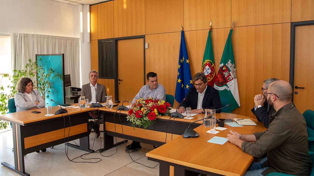 A reunião de tomada de posse de Paulo Paulino como presidente da Câmara Municipal de Alcoutim decorreu na manhã de hoje, quarta-feira, dia 15 de maio.