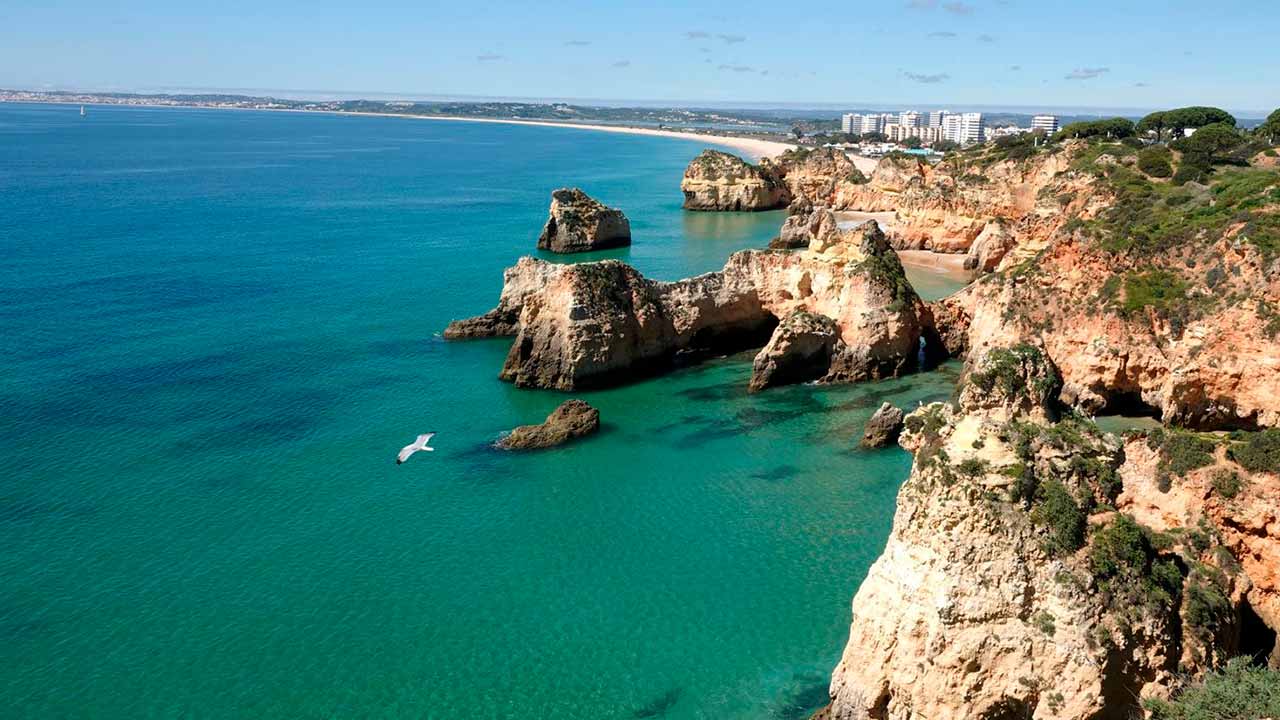 A água de mar das praias de Portimão foi distinguida com «Qualidade de Ouro» pela Quercus, galardão que atesta a qualidade «excelente» da mesma com base nas análises efetuadas em laboratórios.