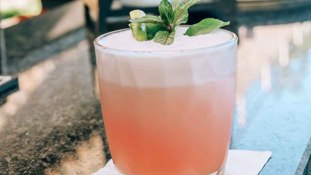 O novo menu cocktail do Figueiral, restaurante familiar com quase 40 anos de história, em Almancil, inclui uma variedade de novas opções.