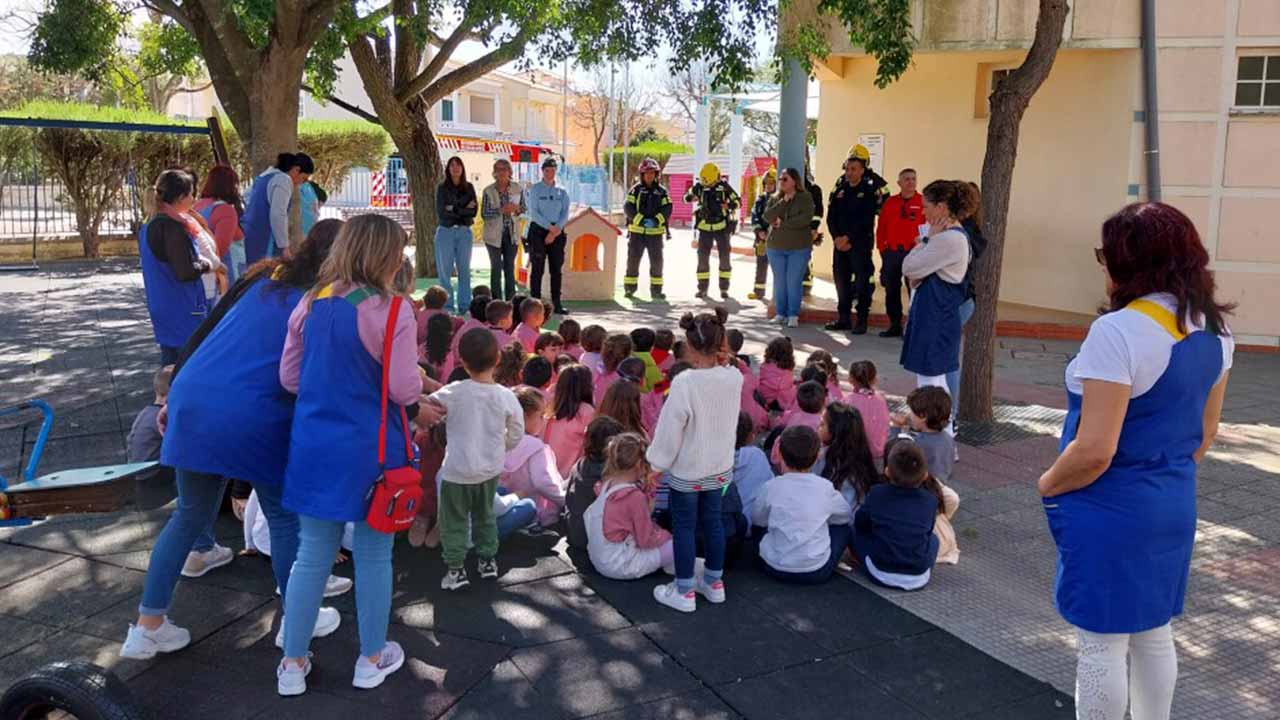 O município promoveu simulacros em todas as escolas do concelho de São Brás de Alportel, testando o comportamento de 1.696 alunos, professores e funcionários perante situações de emergência.