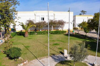 As autoridades policiais receberam na sexta-feira duas queixas por agressão, após um desentendimento que envolveu os pais de um aluno e uma educadora de uma escola em Vila Real de Santo António.