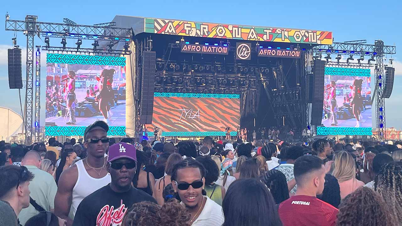 As atuações de ASAKE, Franglish, Tyla e Focalistic marcaram o primeiro dia do Afro Nation e encheram o areal de dança e animação.
