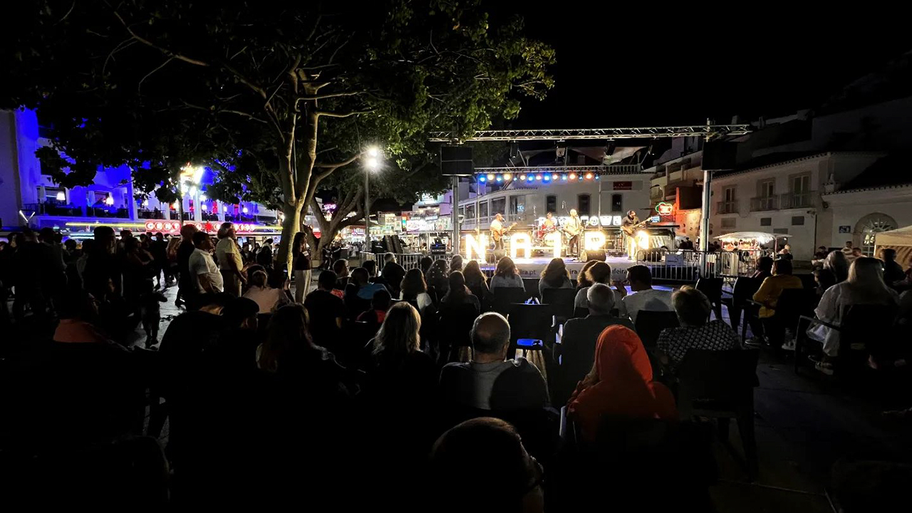 Com a chegada do verão, a animação da época balnear em Albufeira não poderia faltar centro, com destaque para a música, dança e desporto.