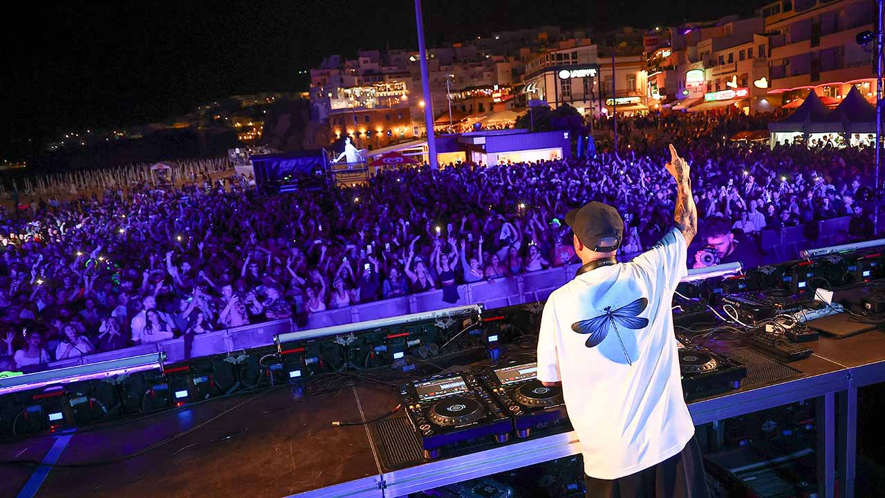Três dias, mais de 20 horas de música e 35 mil participantes são os números do 3.º Albufeira Sounds, valores que ultrapassaram as edições anteriores.