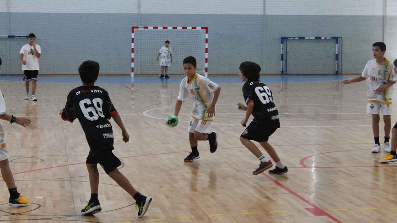 Nove clubes, 21 equipas e mais de 200 atletas marcaram os três dias do Encontro Inter-regional de Andebol de Minis Masculinos e Femininos, em Olhão, um feito que será replicado na próxima época desportiva devido ao seu sucesso.