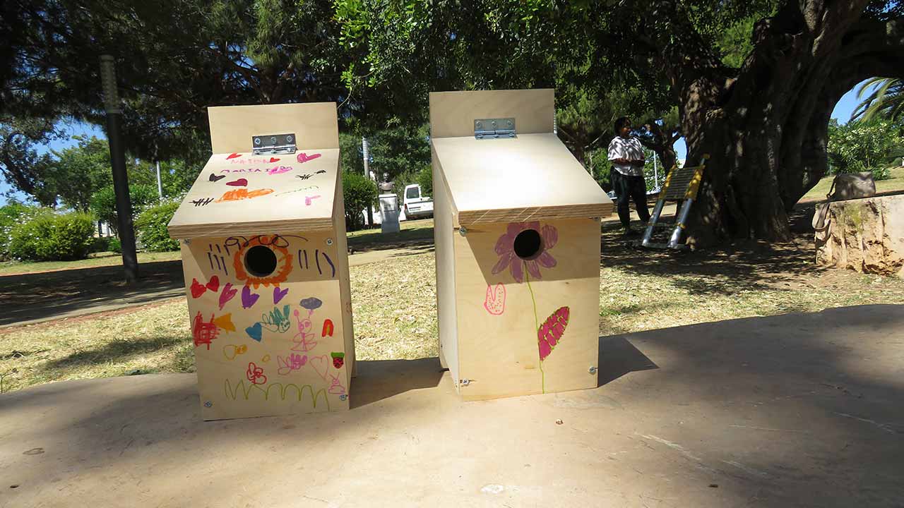 O Jardim das Comunidades, em Almancil, conta agora com um total de cinco caixas-ninho para aves e sete hotéis para insetos.