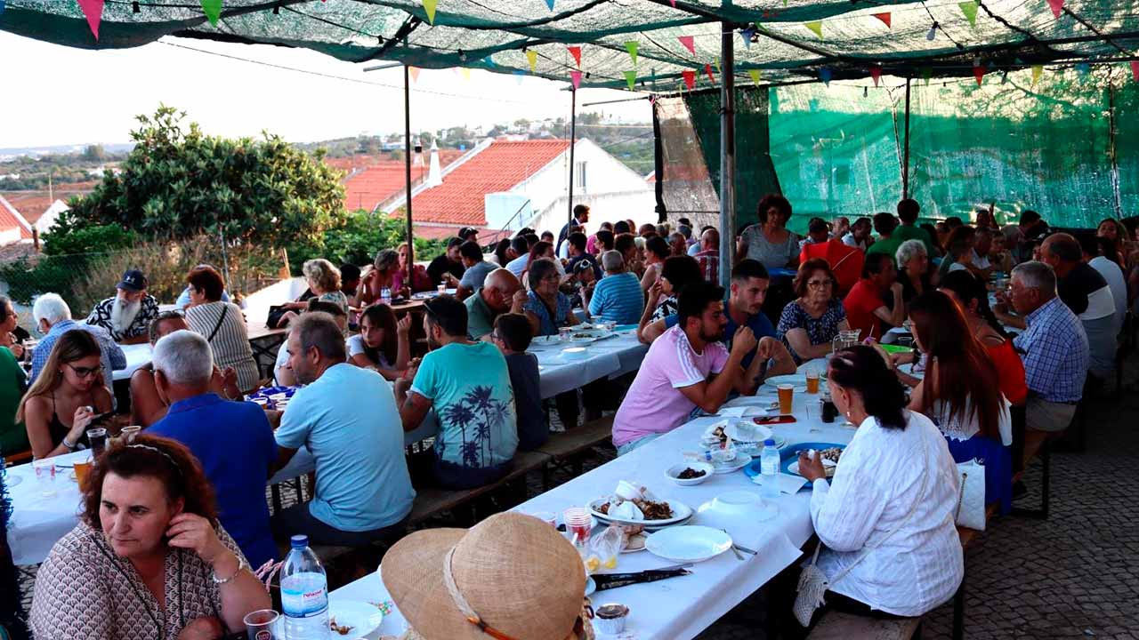 A aldeia da Figueira, na Mexilhoeira Grande, volta a cumprir a tradição com a Festa de São João Baptista, onde se espera desporto, arraial, petiscos e solenidades litúrgicas.