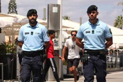 A partir de hoje e até ao dia 15 de setembro decorre, a nível nacional, a «Operação Verão Seguro 2024» da GNR, com o objetivo de reforçar a segurança em zonas de maior aglomerado de veraneantes e turistas.