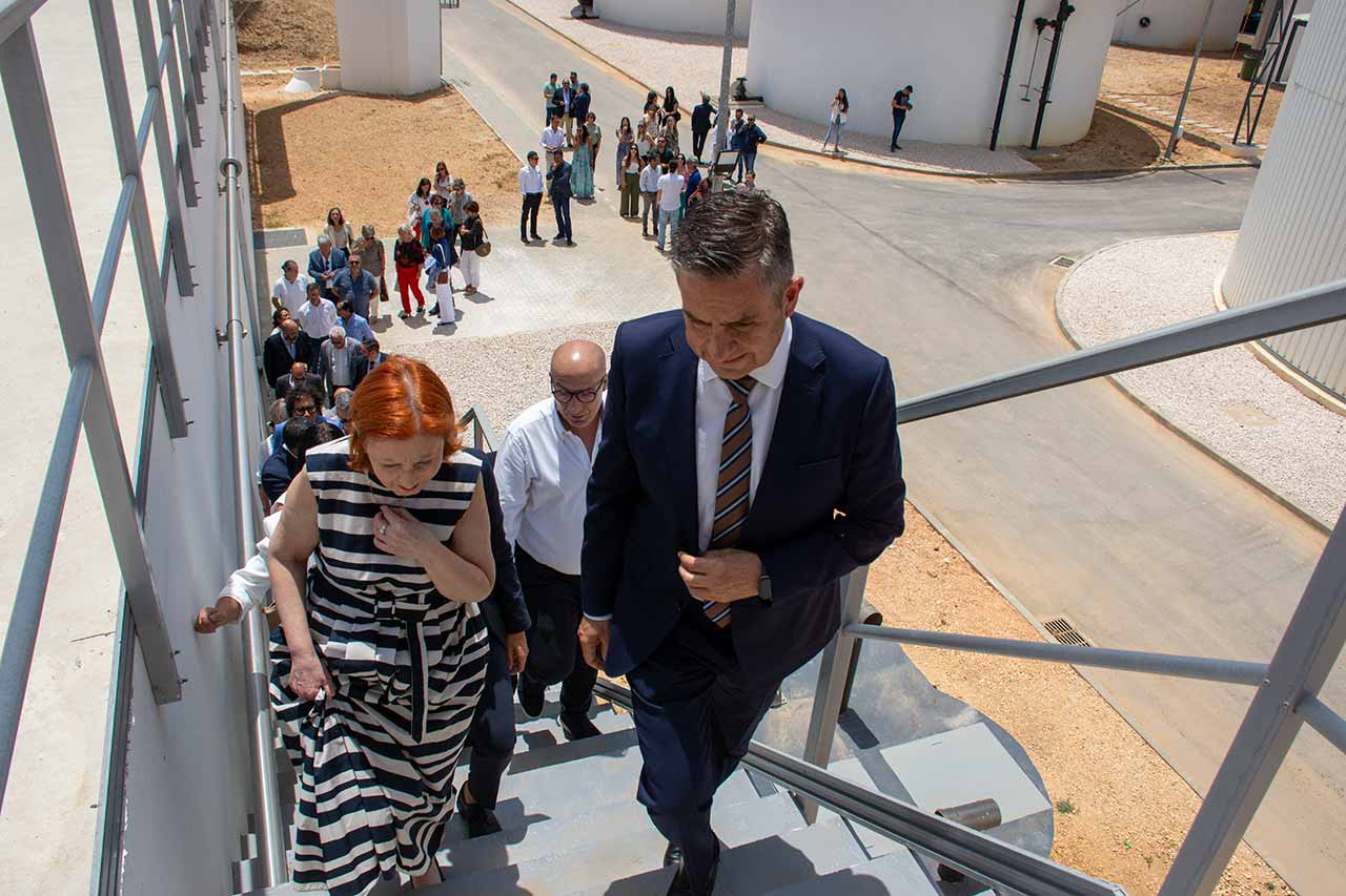 A ministra do Ambiente e Energia insistiu hoje na necessidade de executar até 2026 os investimentos previstos para aumentar as reservas de água no Algarve, evitando perdas de financiamento já garantidos pelo Plano de Recuperação e Resiliência (PRR).