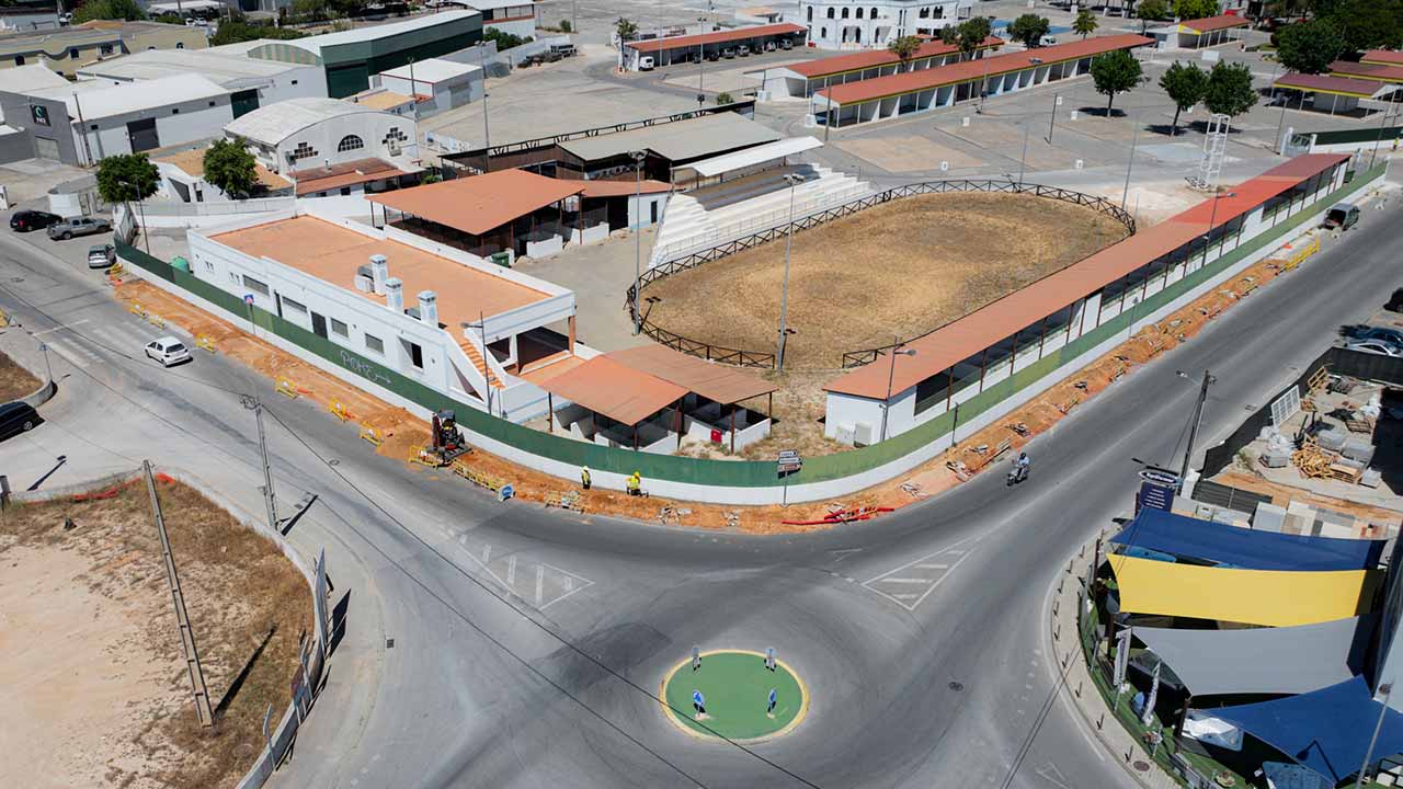 A Fase V de implementação da iluminação LED na cidade de Lagoa já arrancou, num investimento de 150 mil euros com o objetivo de reduzir o consumo.