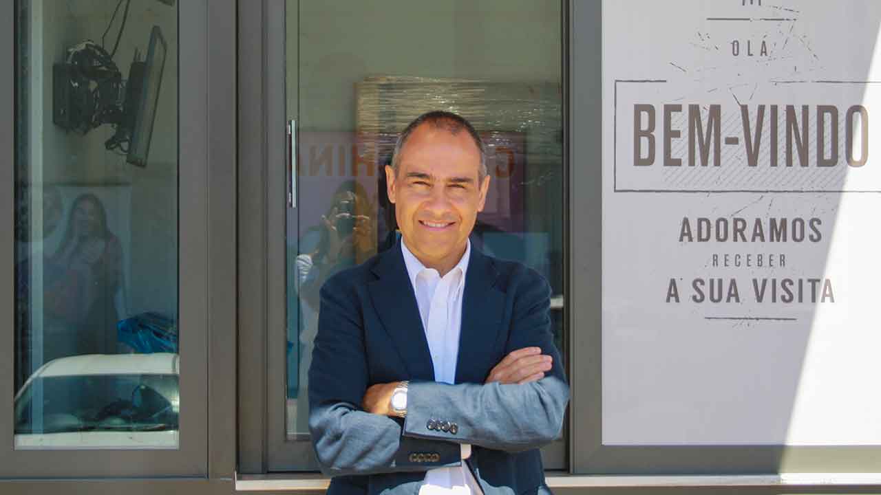 O restaurante McDonald’s Parchal, Lagoa, abriu hoje. É o 202.º da marca internacional em Portugal, revela Joaquim Fonseca, franquiado desde 2022, atualmente responsável pelos restaurantes de Albufeira e Guia e ex-aluno da Escola de Hotelaria e Turismo do Algarve.