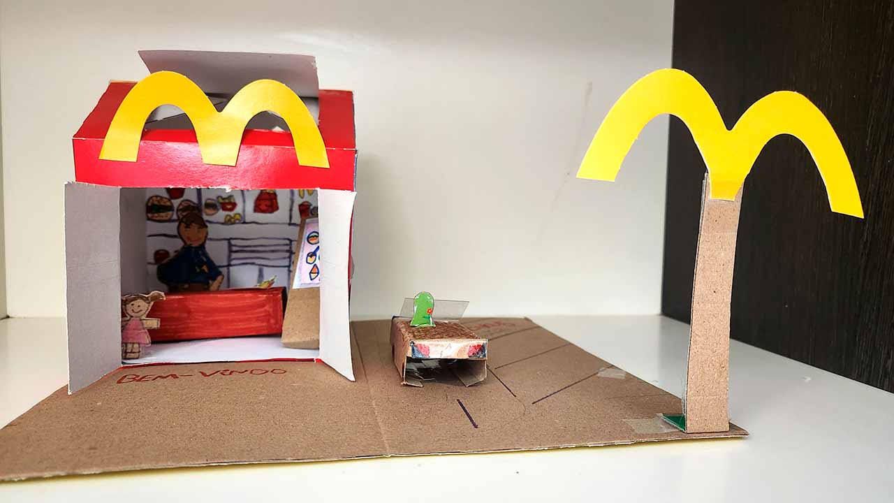 Oito bicicletas foram oferecidas a crianças participantes no McDonald's - «Um Happy Meal de Sonho», passatempo que contou com várias dezenas de participações em Lagos, Portimão e Sines.