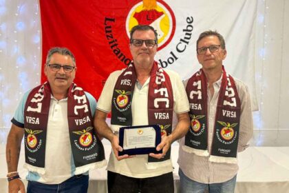 A Orquestra Sérgio Peres foi homenageada na noite de sábado, dia 15 de junho, pela direção do Lusitano Futebol Clube de Vila Real de Santo António (VRSA), numa gala que decorreu na Quinta do Sobral, no concelho de Castro Marim.