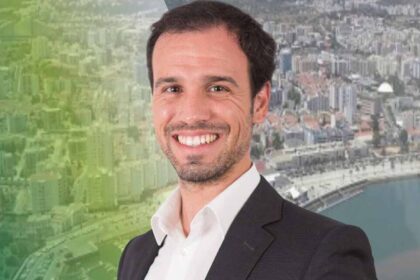 «Numa coisa este executivo do Partido Socialista (PS) adivinhou, é preciso um Novo Rumo para Portimão. O que se esqueceram de dizer é que esse Novo Rumo tem de ser com um projeto político diferente do PS», uma opinião de Carlos Gouveia Martins.