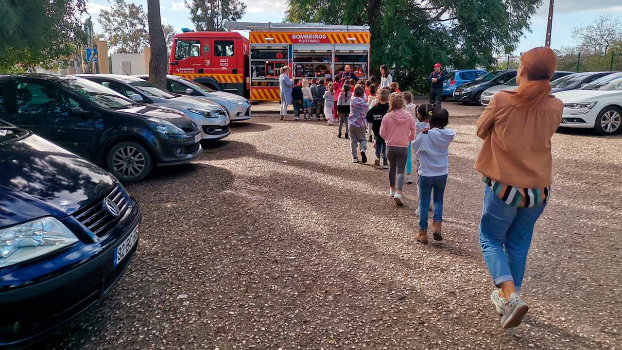 Durante o ano letivo 2023/2024, a comunidade escolar de Portimão foi sensibilizada para diversas áreas ligadas à proteção civil e incitada à partilha de valores e ideais de resiliência.