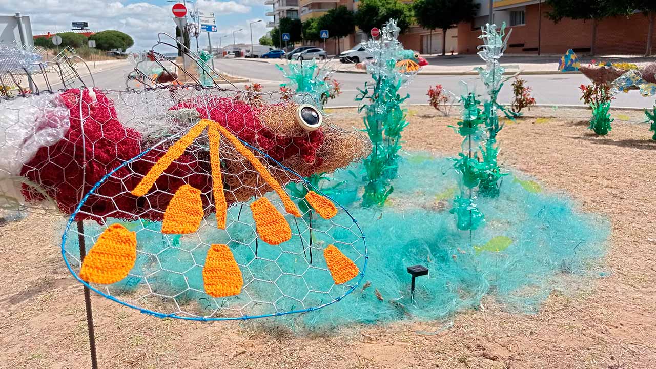 Instalação de sete Rotundas Marinhas em diferentes concelhos algarvios pretende alertar para a necessidade de proteção dos oceanos, recriando espécies das pradarias marinhas da Ria Formosa.