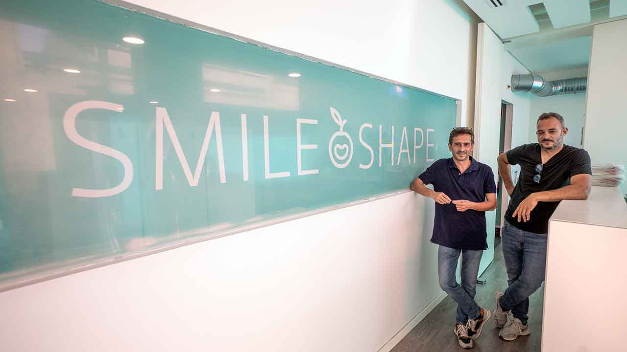 Laboratório sediado em Faro tem vindo a apostar na transição digital da medicina dentária. Smile Shape distingue-se pela qualidade ergonómica das próteses que produz com estado da arte da tecnologia. Além do mercado interno, exportar para a Europa.