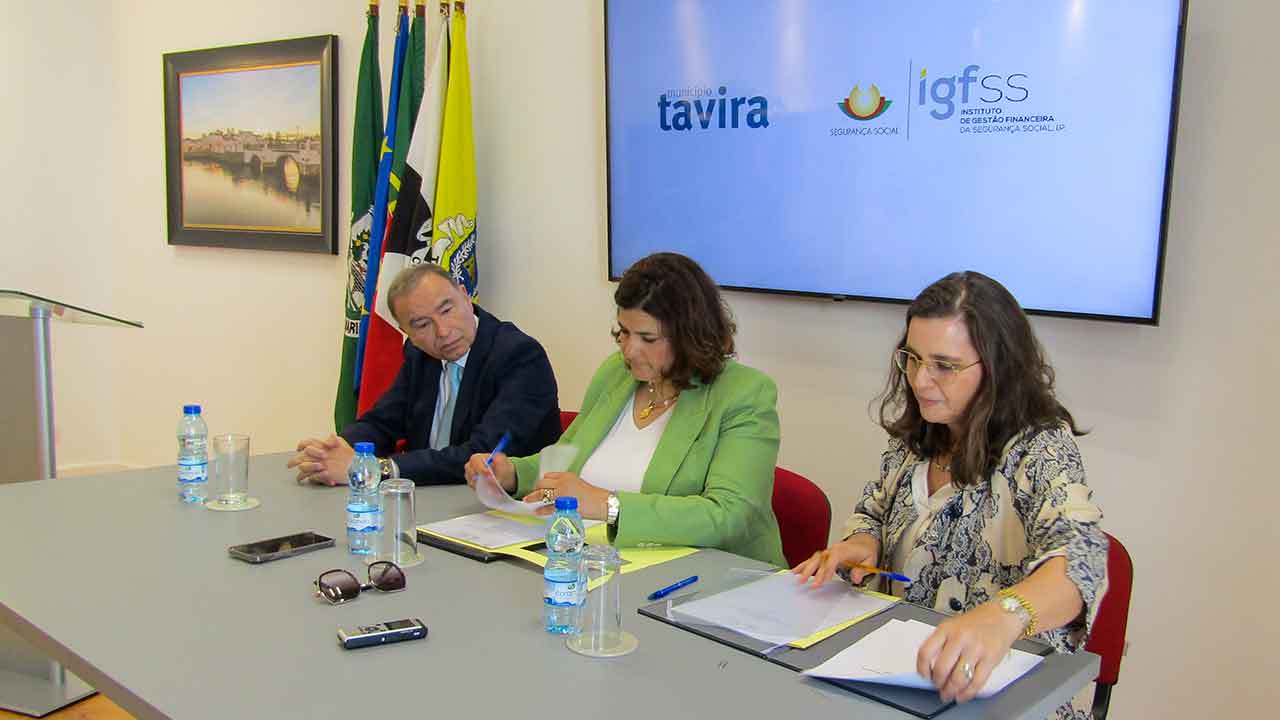 A Câmara Municipal de Tavira assumiu a gestão plena da Igreja de São Pedro Gonçalves Telmo e do edifício do Compromisso Marítimo, dois imóveis «com uma forte ligação» aos pescadores, disse a presidente do município.