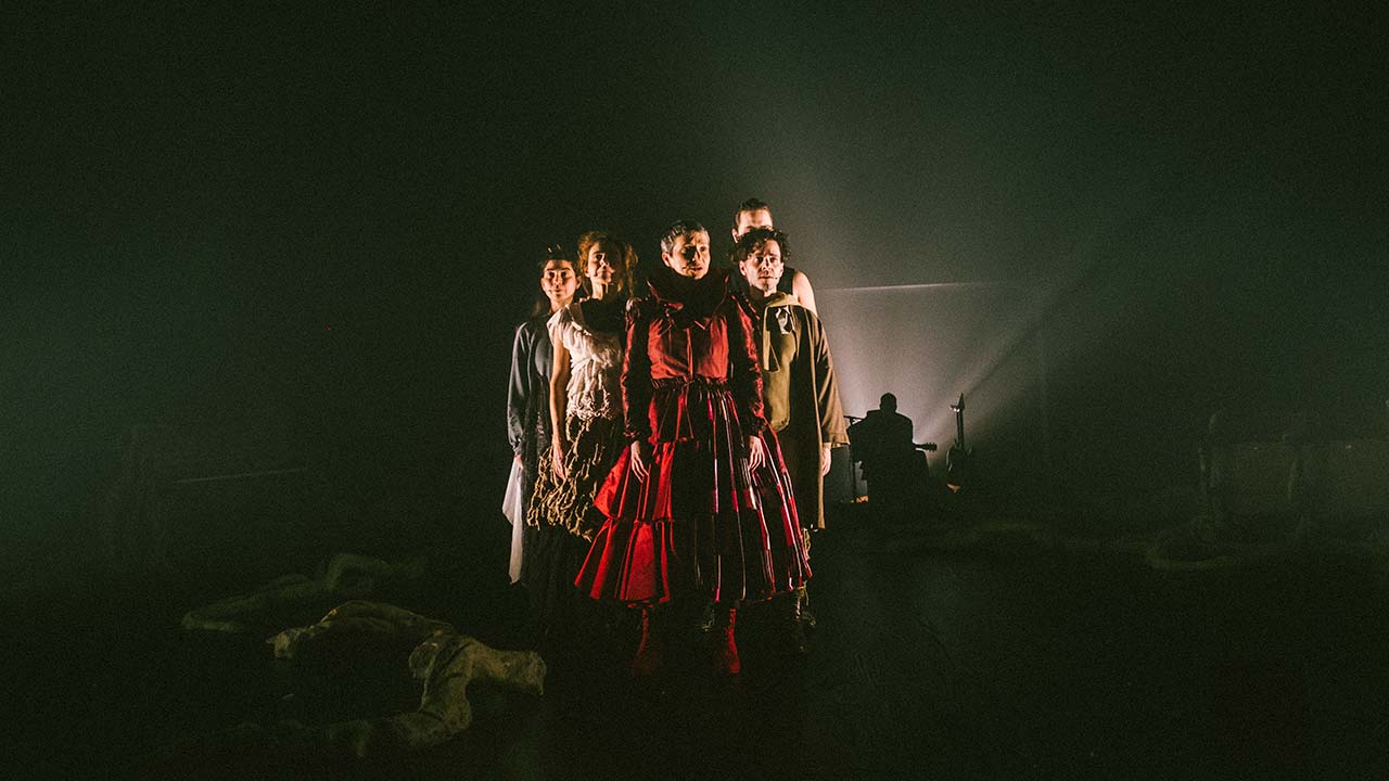 Já arrancou o Teatro de Palha, da Lavrar o Mar, com uma programação nacional e internacional de cinema, dança, fotografia, música, teatro, novo circo, teatro de objetos e marionetas e DJ Set para ser desfrutada num ambiente descontraído e poético.